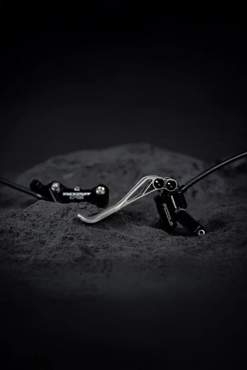 Trickstuff_Piccola_HD_Titanium_Lever_2025_Keyvisual_0340_Portrait_1920px.jpg