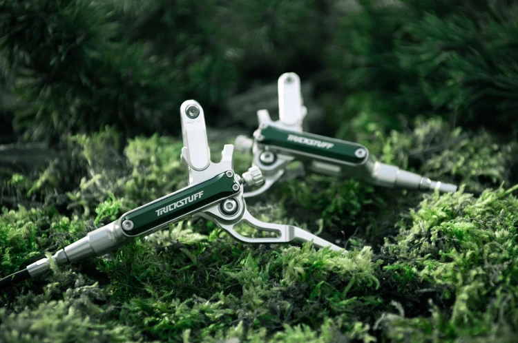 Trickstuff_Direttissima_Forest_Green_2026_Detail_0791_1920px.jpg